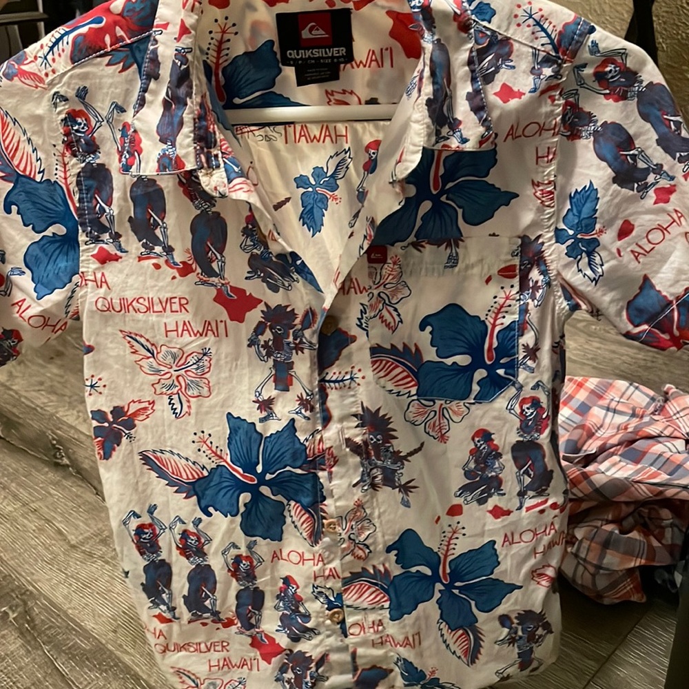 Quicksilver button up Boys